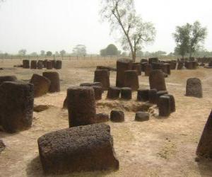 Puzzle Πέτρα Κύκλοι της Senegambia, περιλαμβάνει 93 κύκλους πέτρα και πολλά αναχώματα ταφή. Σενεγάλη και Γκάμπια.